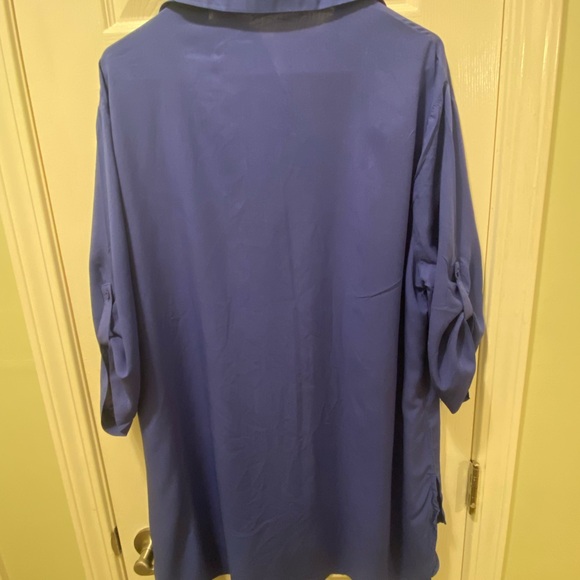 Ladies ๐ฏ percent cotton lightweight flowy blouse with little pocket - Picture 6 of 12